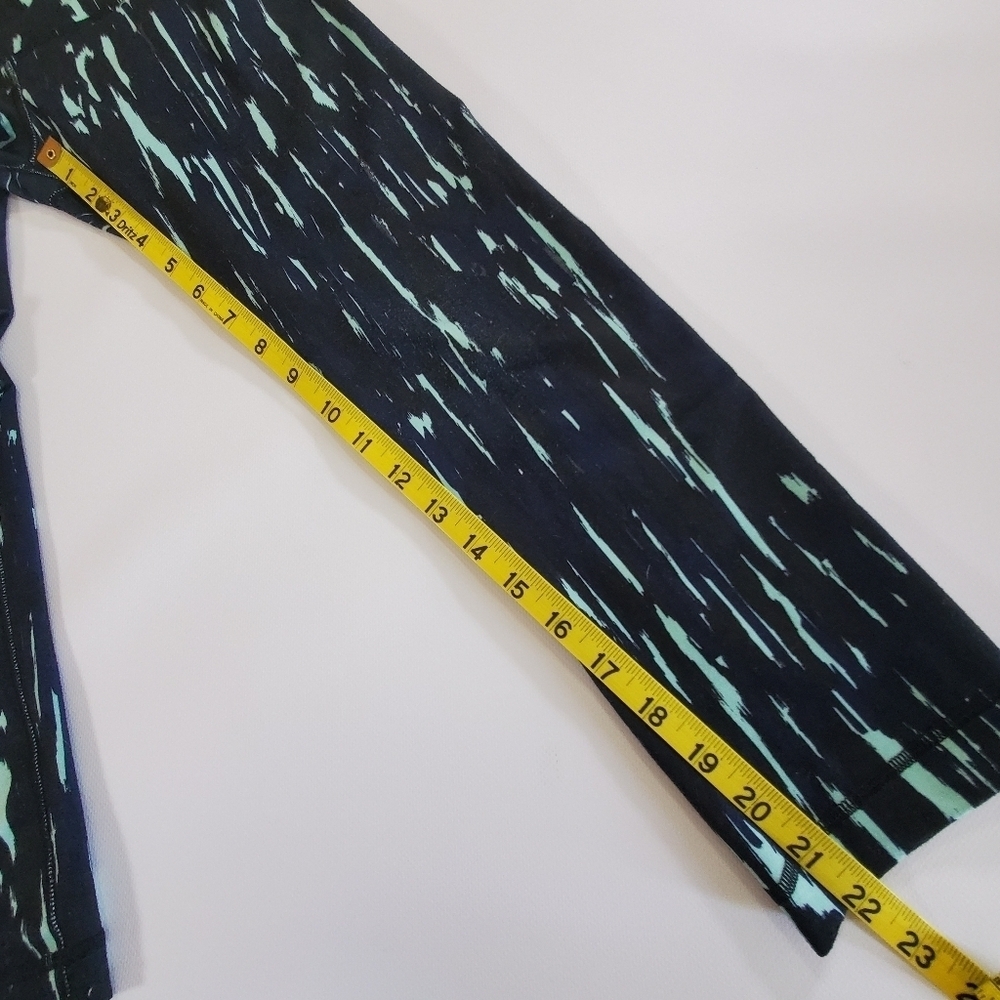 2030 * Lululemon Wunder Under Crop III Painted Animal Menthol Black Size 6 - Picture 7 of 8
